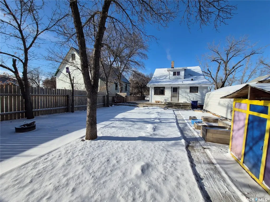 133 1st Street W Ponteix SK S0N 1Z0
