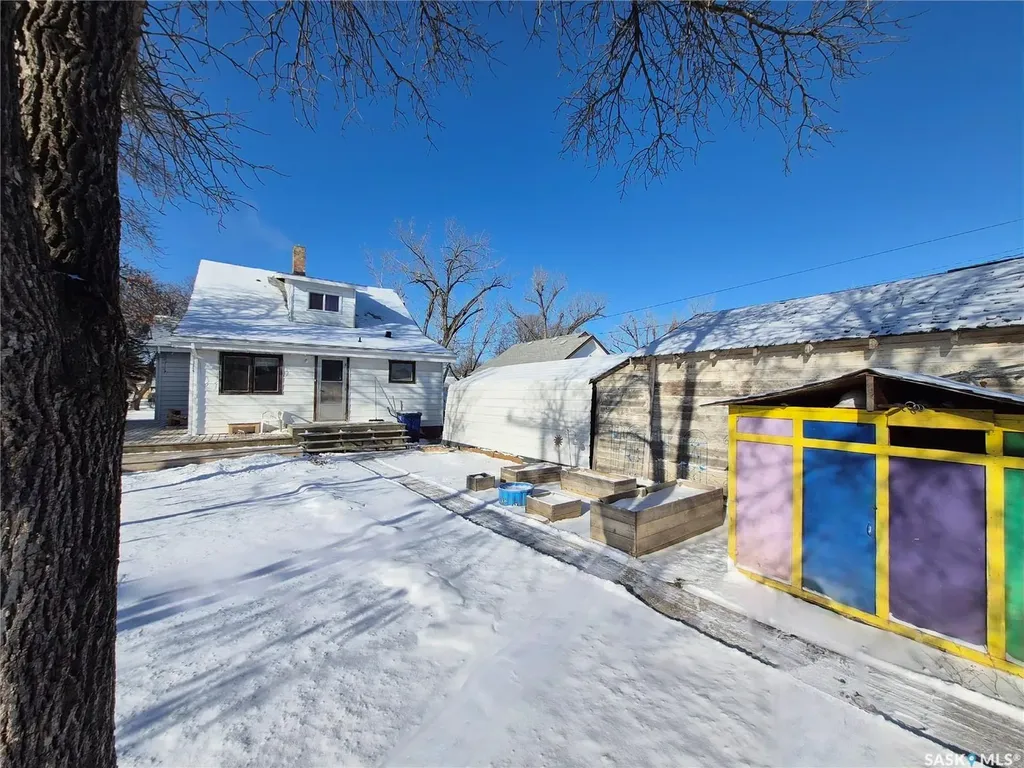 133 1st Street W Ponteix SK S0N 1Z0