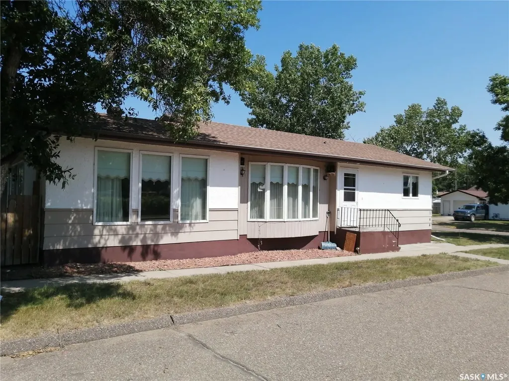 144 2nd Street W Ponteix SK S0N 1Z0