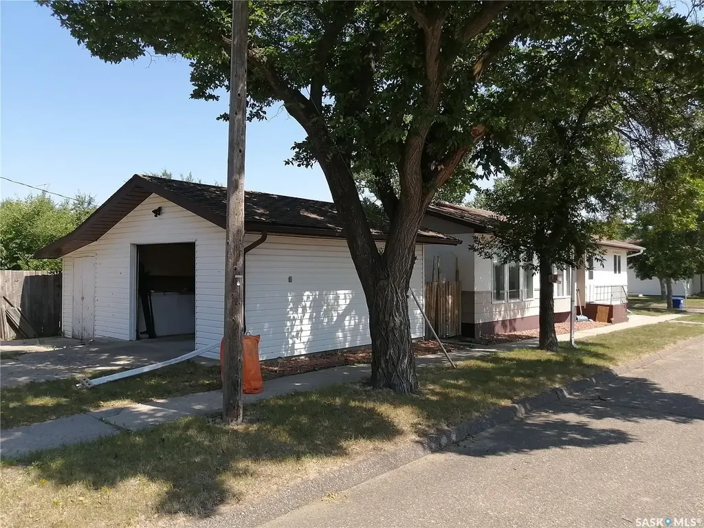 144 2nd Street W Ponteix SK S0N 1Z0