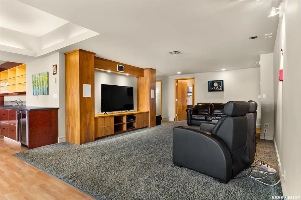 1821 Scarth Street Regina SK S4P 2G9