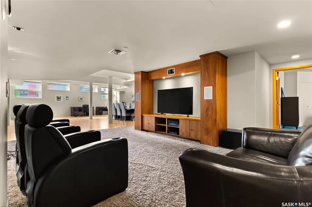 1821 Scarth Street Regina SK S4P 2G9