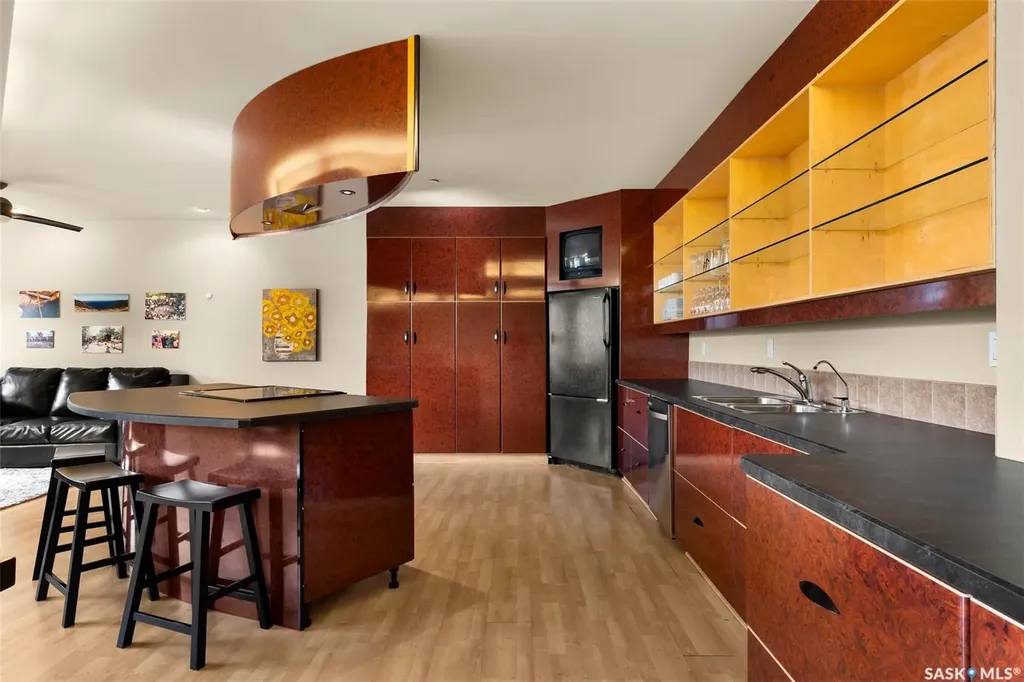 1821 Scarth Street Regina SK S4P 2G9