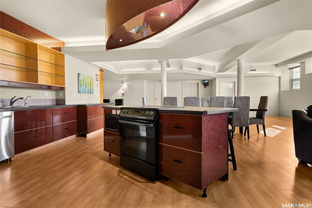 1821 Scarth Street Regina SK S4P 2G9