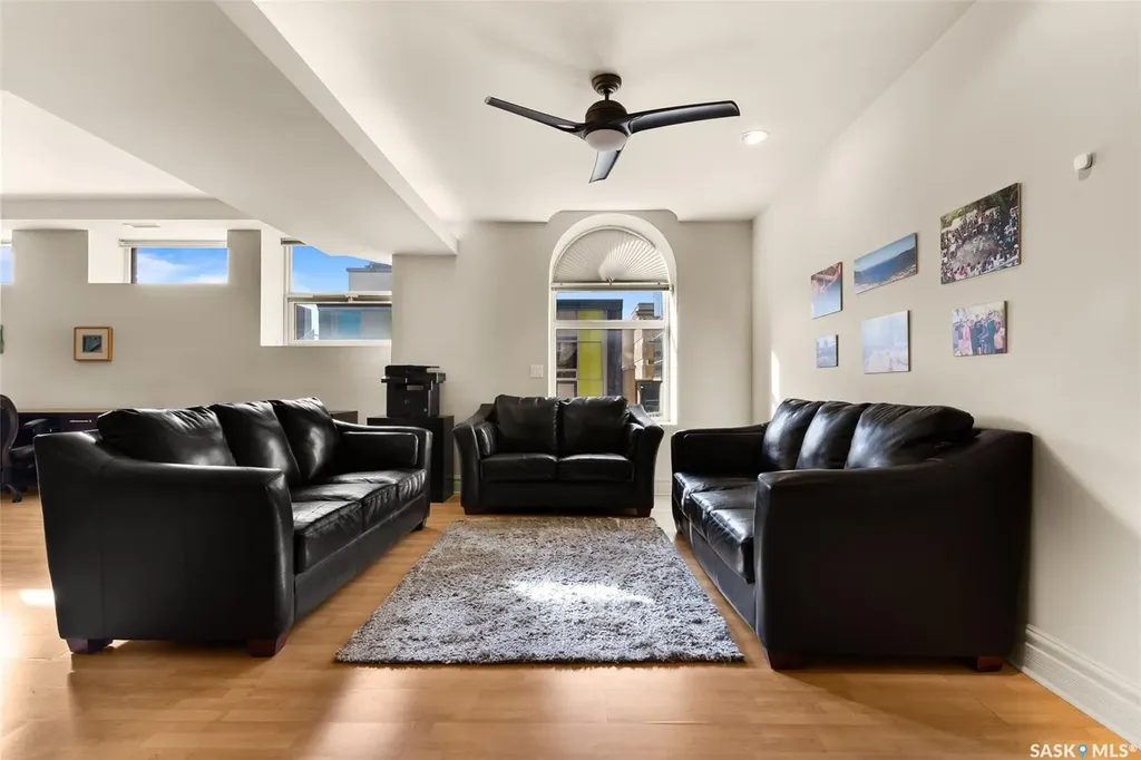 1821 Scarth Street Regina SK S4P 2G9