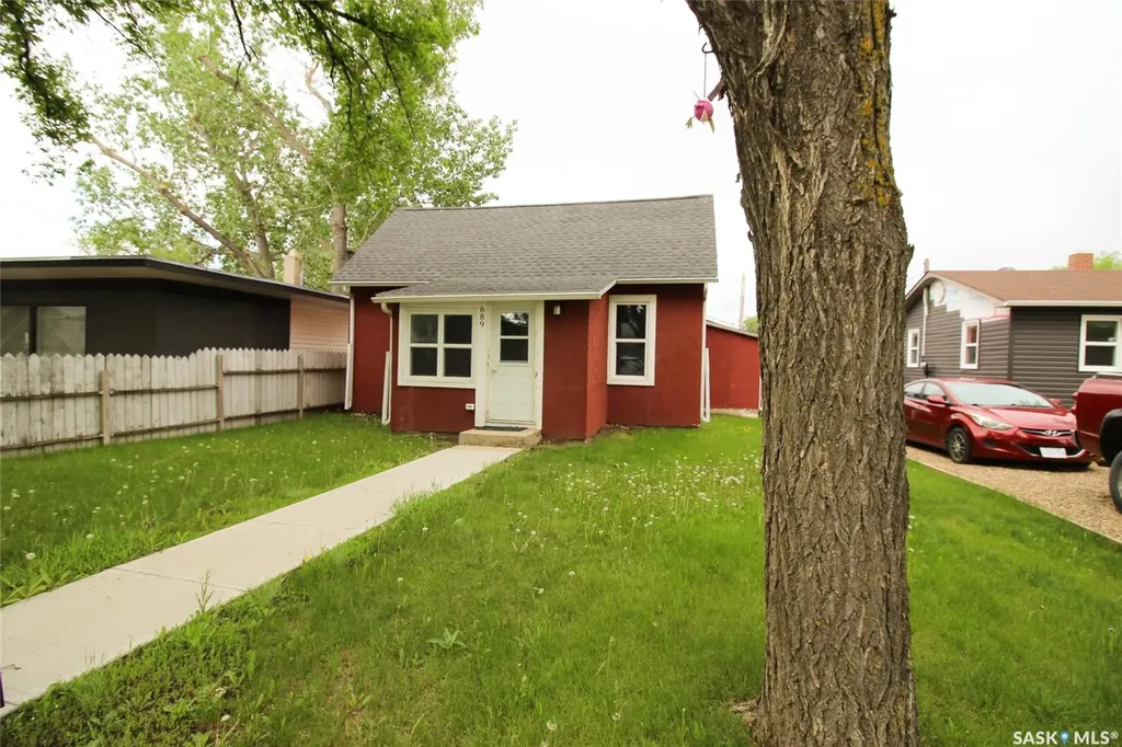 689 2nd Street W Shaunavon SK S0N 2M0
