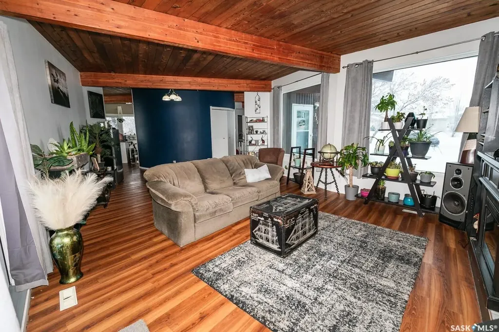 335 Yukon Avenue Kerrobert SK S0L 1R0