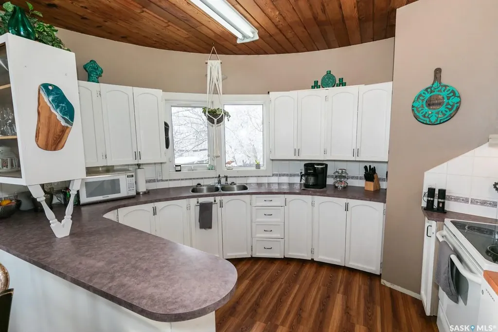 335 Yukon Avenue Kerrobert SK S0L 1R0