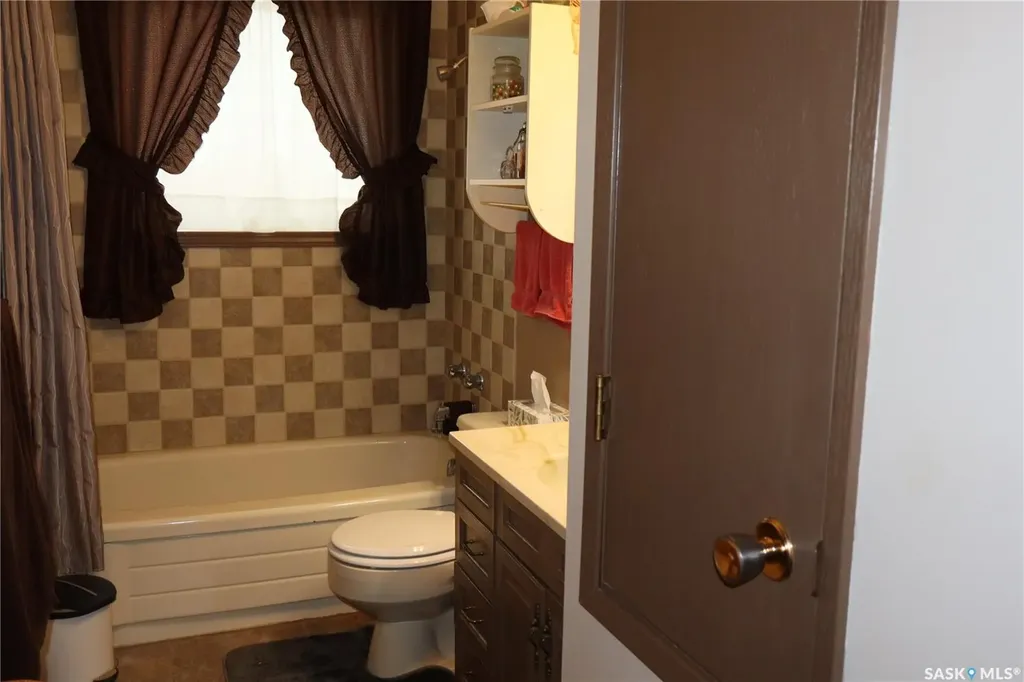 604 5th Avenue W Assiniboia SK S0H 0B0