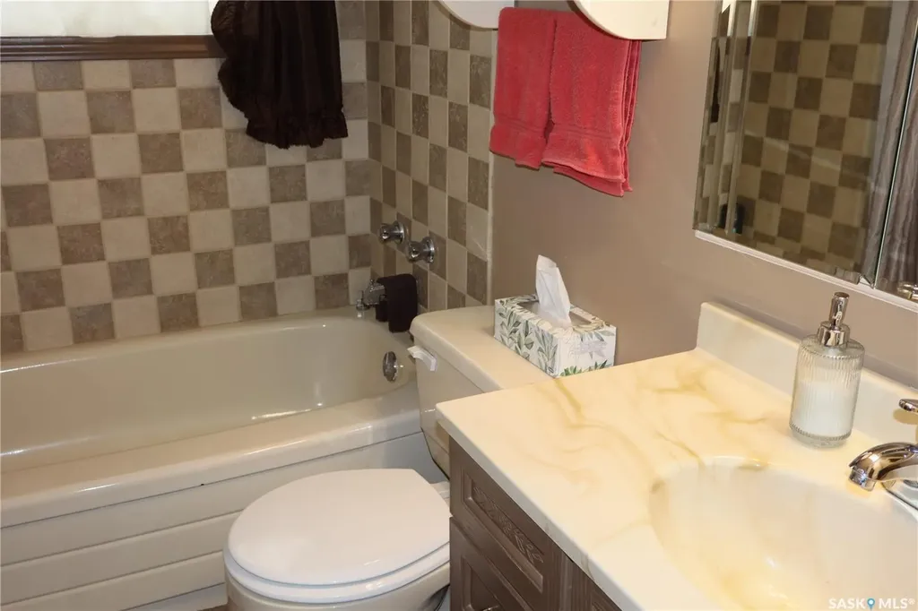 604 5th Avenue W Assiniboia SK S0H 0B0