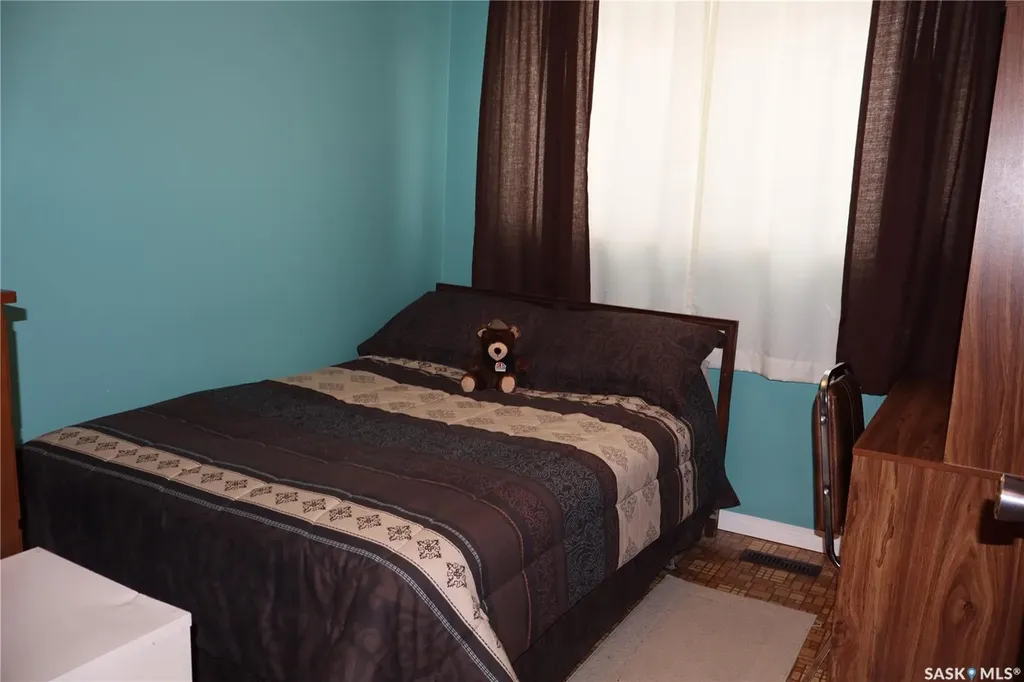 604 5th Avenue W Assiniboia SK S0H 0B0