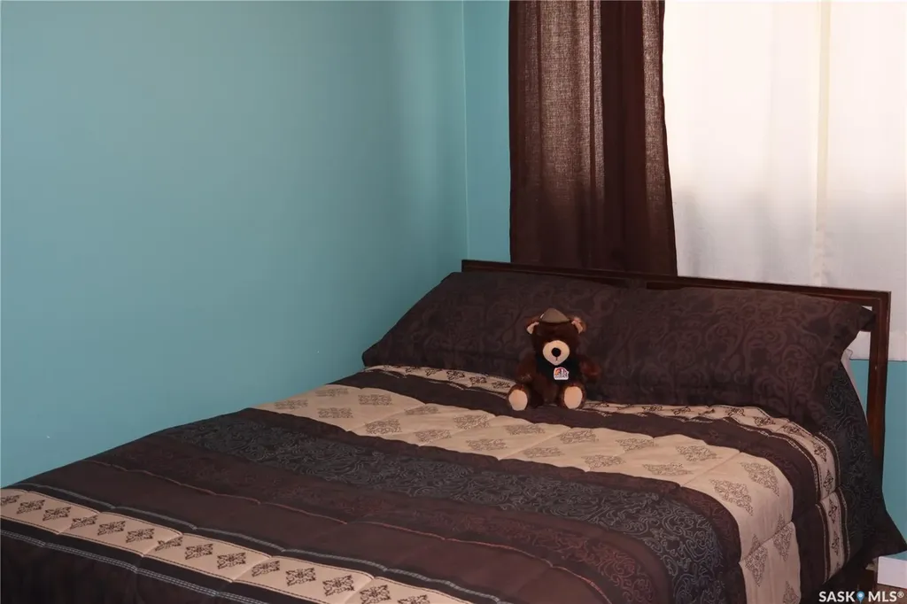 604 5th Avenue W Assiniboia SK S0H 0B0