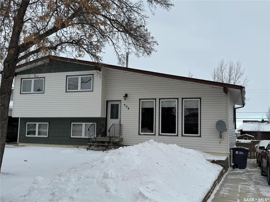 604 5th Avenue W Assiniboia SK S0H 0B0