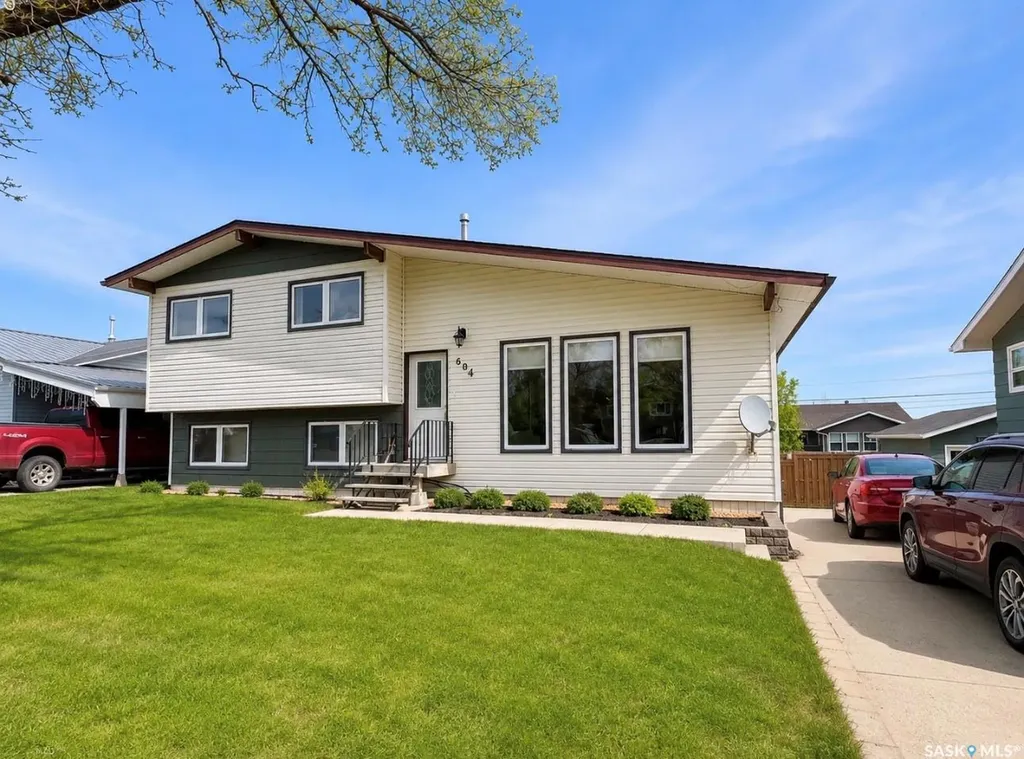 604 5th Avenue W Assiniboia SK S0H 0B0