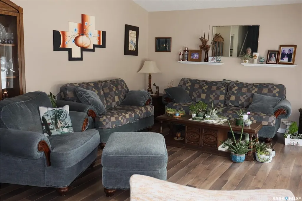 604 5th Avenue W Assiniboia SK S0H 0B0