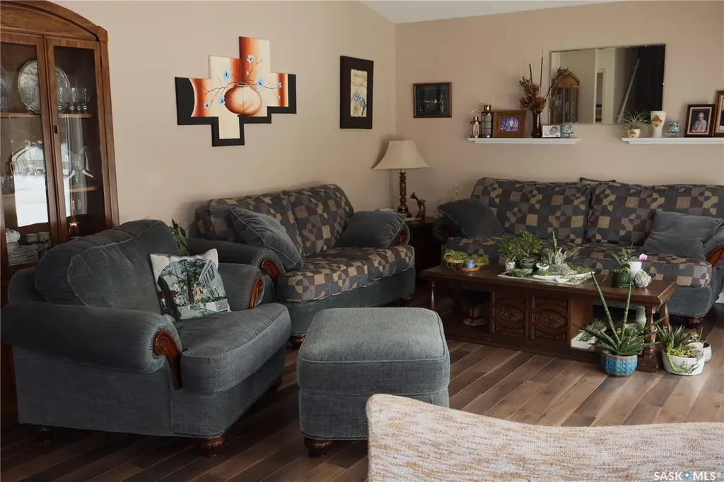 604 5th Avenue W Assiniboia SK S0H 0B0