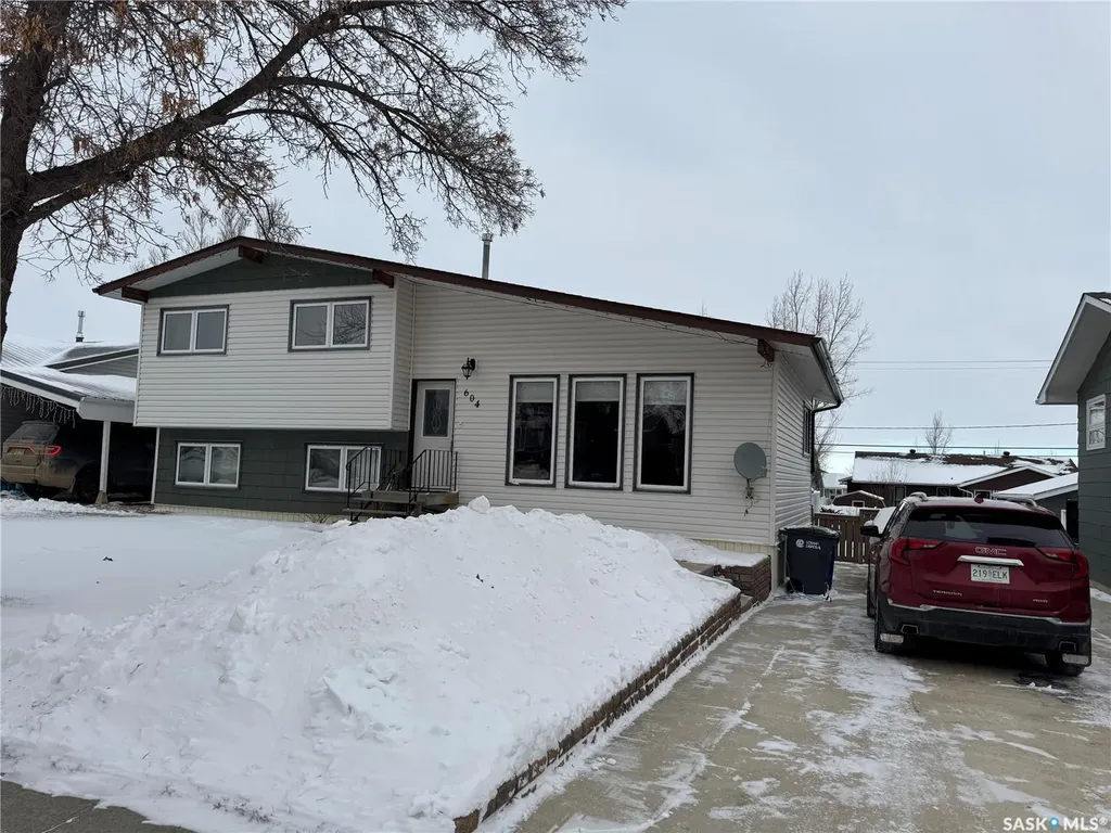 604 5th Avenue W Assiniboia SK S0H 0B0