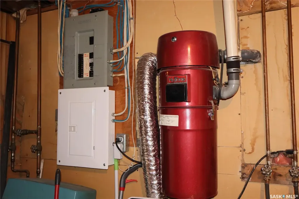 604 5th Avenue W Assiniboia SK S0H 0B0