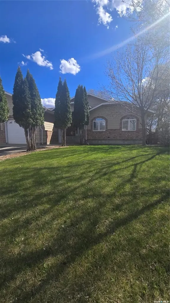 833 Peters Avenue Oxbow SK S0C 2B0