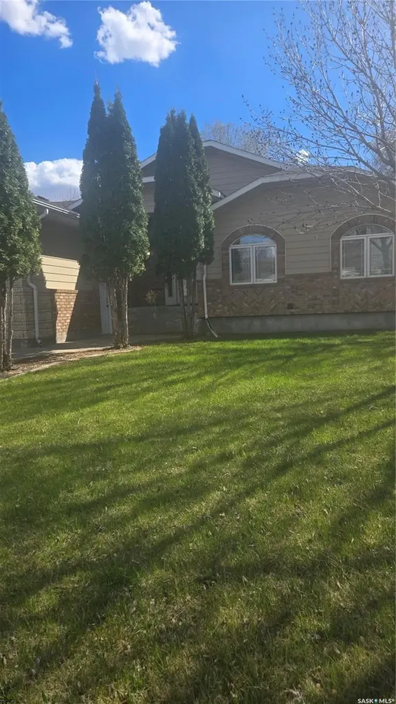 833 Peters Avenue Oxbow SK S0C 2B0
