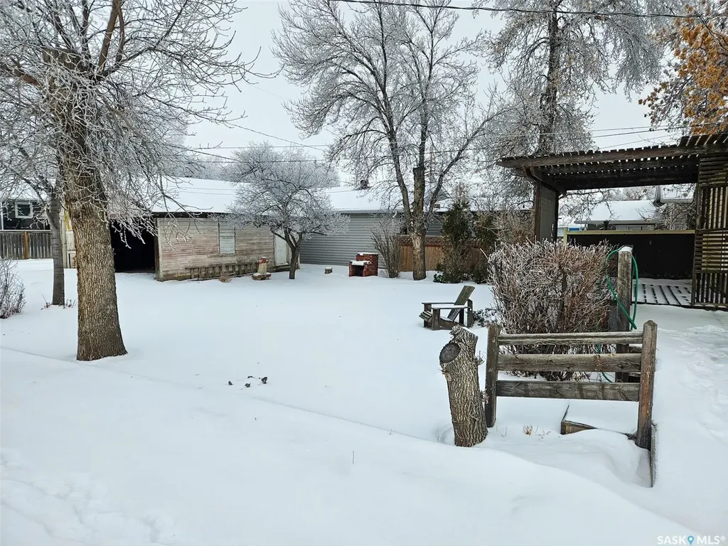 404 Brownlee Street Herbert SK S0H 2A0