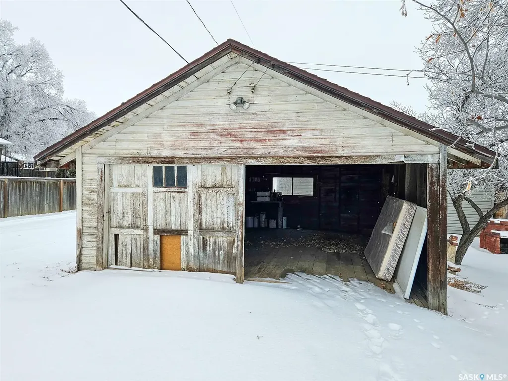 404 Brownlee Street Herbert SK S0H 2A0