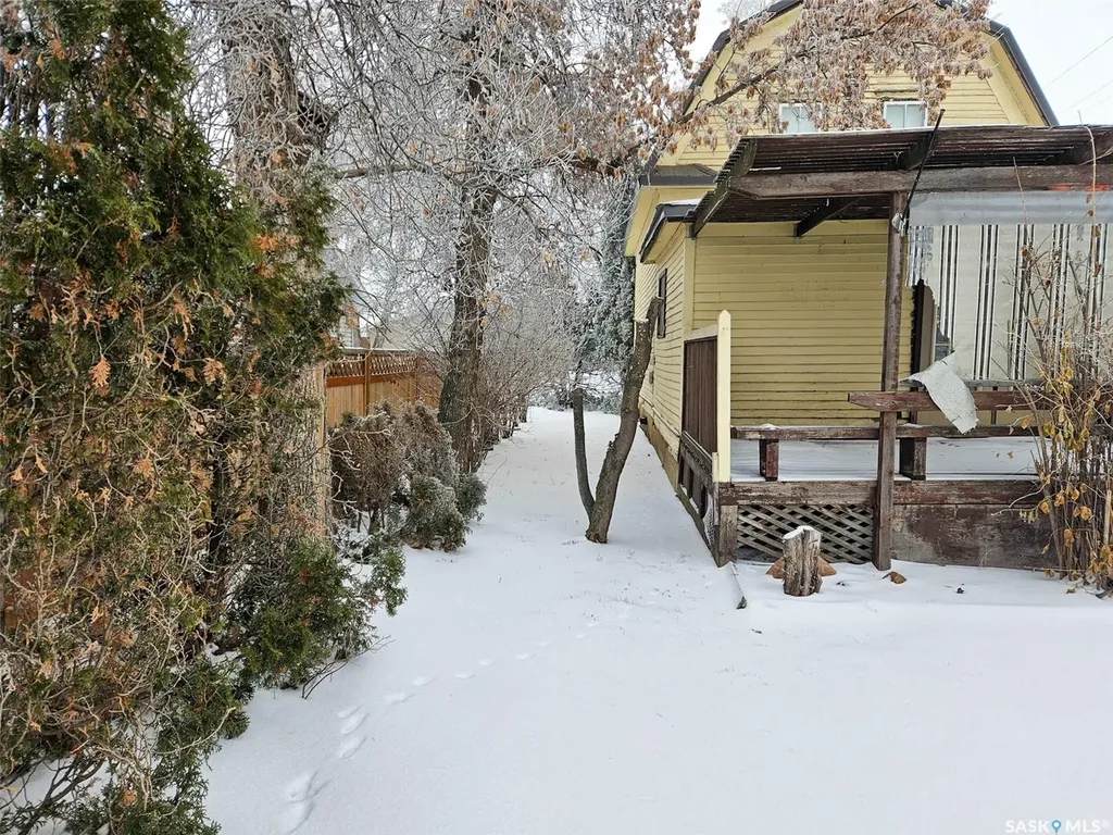 404 Brownlee Street Herbert SK S0H 2A0