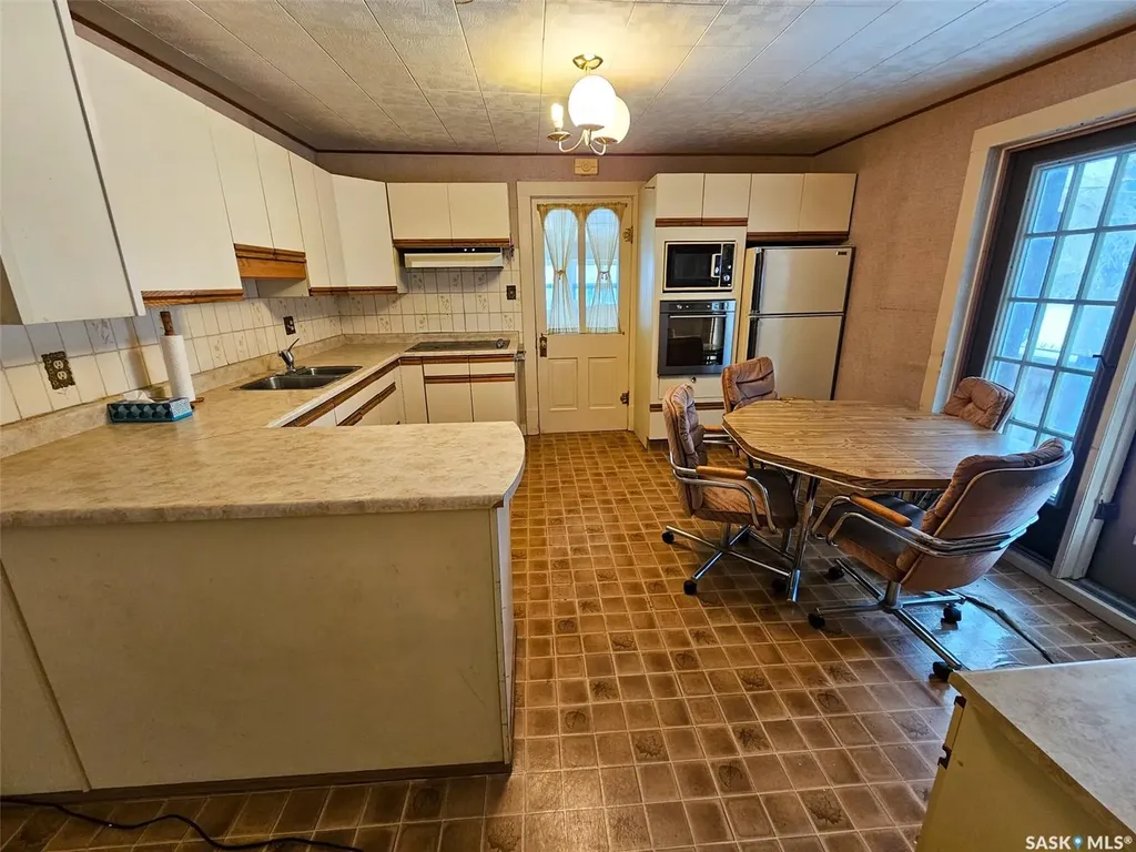 404 Brownlee Street Herbert SK S0H 2A0