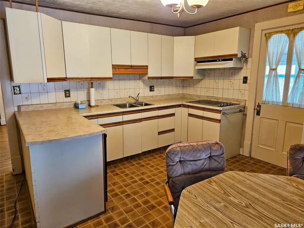 404 Brownlee Street Herbert SK S0H 2A0