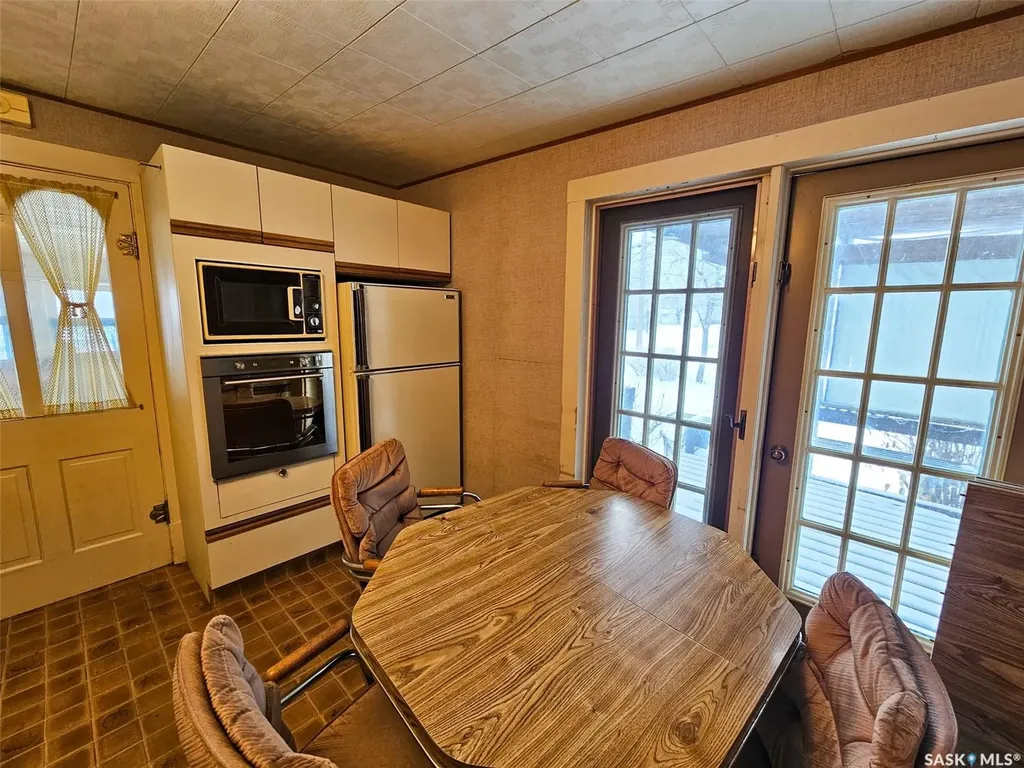 404 Brownlee Street Herbert SK S0H 2A0