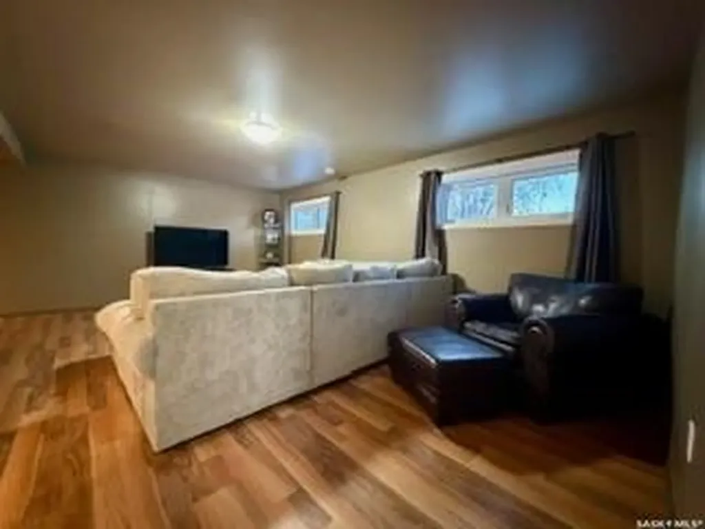 405 3rd Avenue W Biggar SK S0K 0M0