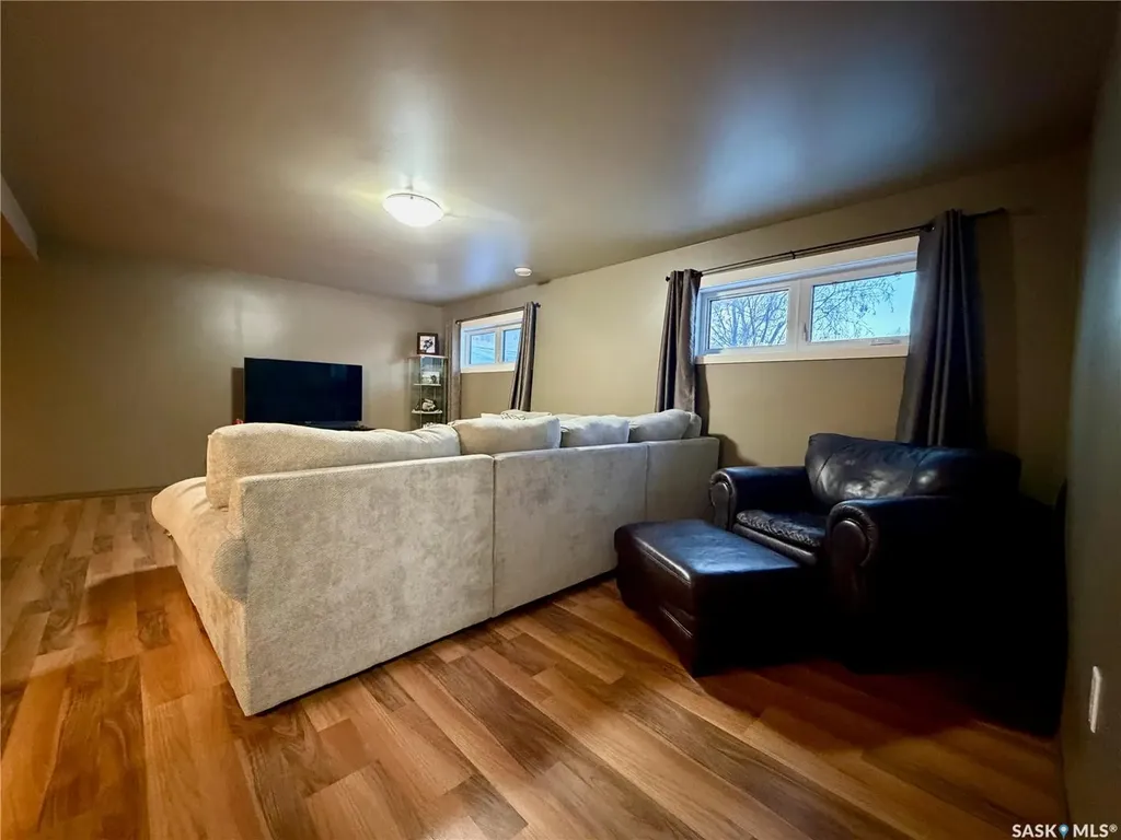 405 3rd Avenue W Biggar SK S0K 0M0