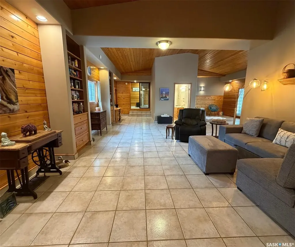 74 Nunn Street La Ronge SK S0J 1L0