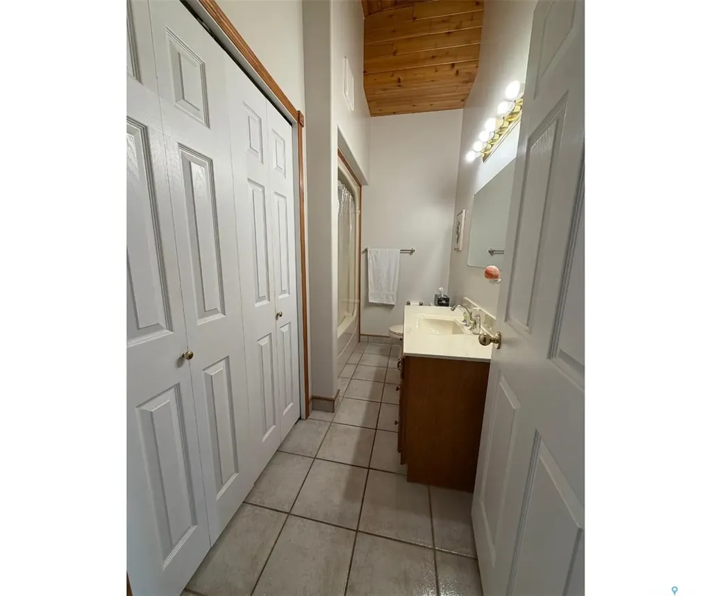 74 Nunn Street La Ronge SK S0J 1L0