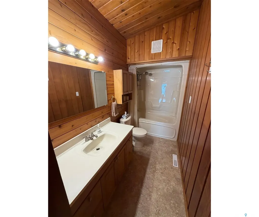 74 Nunn Street La Ronge SK S0J 1L0