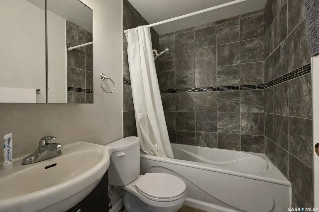 1411 111th Street North Battleford SK S9A 2K7