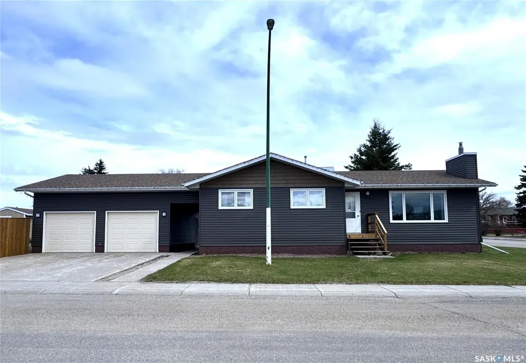 415 3rd Avenue W Biggar SK S0K 0M0