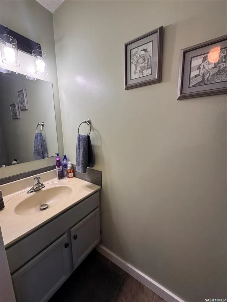 415 3rd Avenue W Biggar SK S0K 0M0