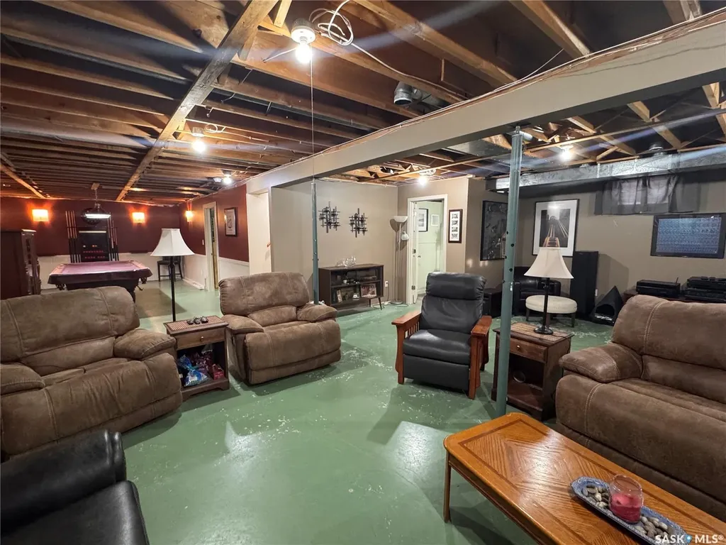 415 3rd Avenue W Biggar SK S0K 0M0
