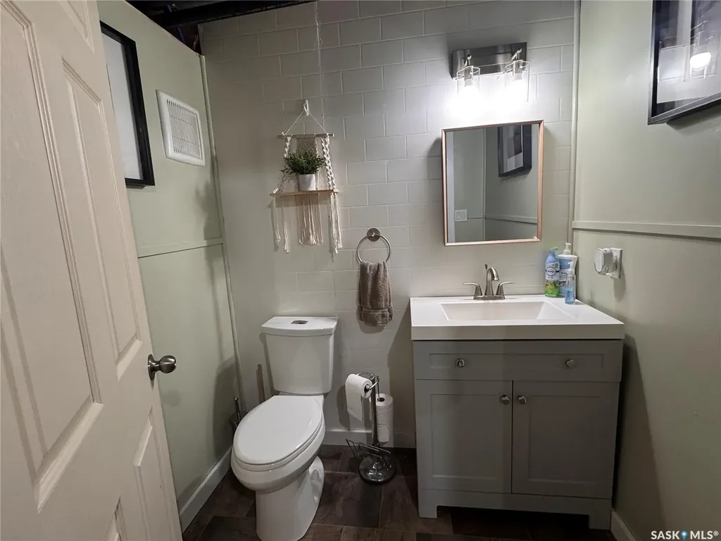 415 3rd Avenue W Biggar SK S0K 0M0