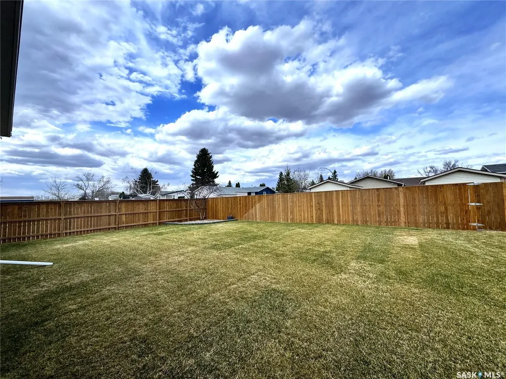 415 3rd Avenue W Biggar SK S0K 0M0
