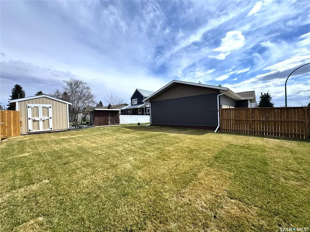415 3rd Avenue W Biggar SK S0K 0M0