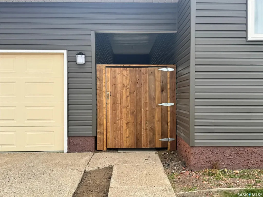 415 3rd Avenue W Biggar SK S0K 0M0