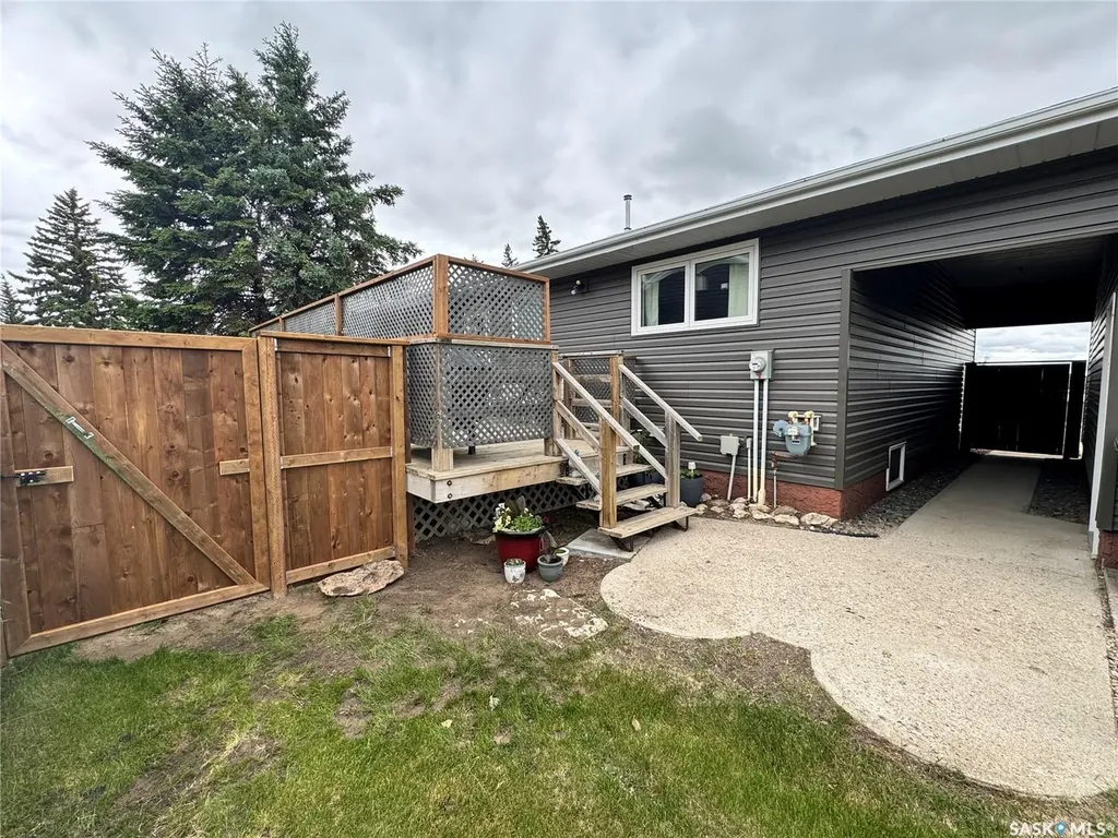 415 3rd Avenue W Biggar SK S0K 0M0