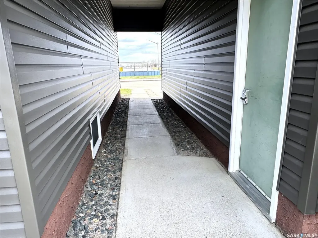 415 3rd Avenue W Biggar SK S0K 0M0