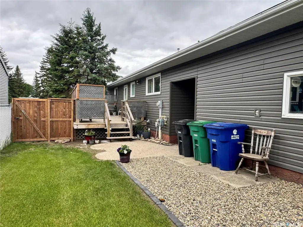 415 3rd Avenue W Biggar SK S0K 0M0
