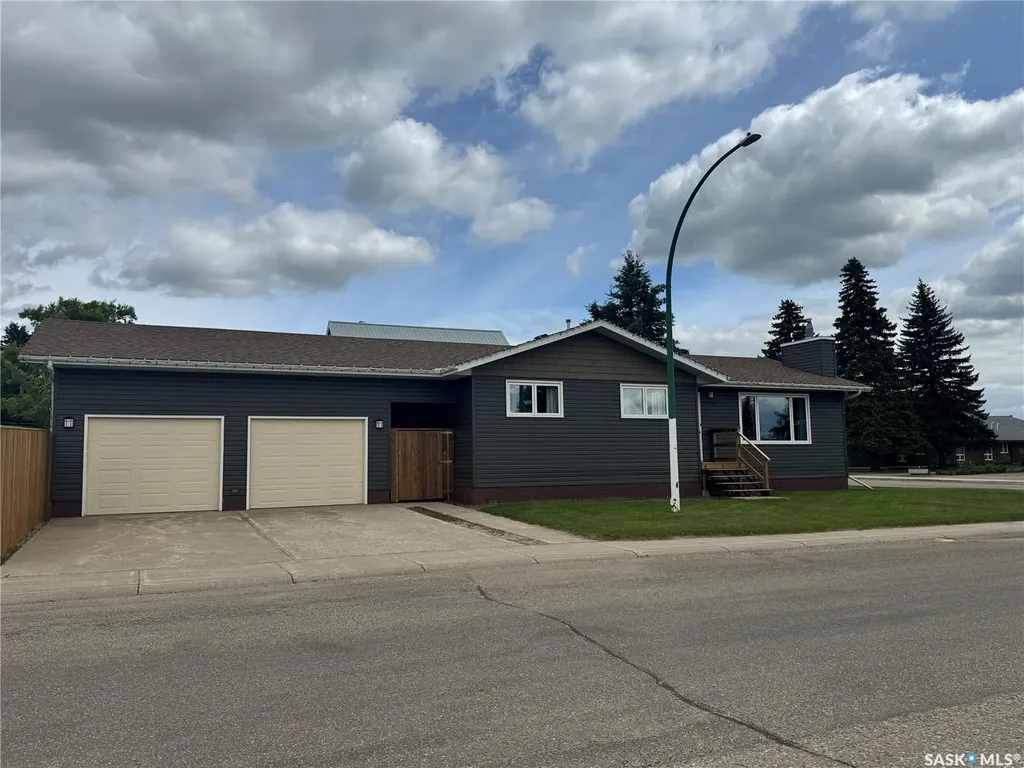 415 3rd Avenue W Biggar SK S0K 0M0