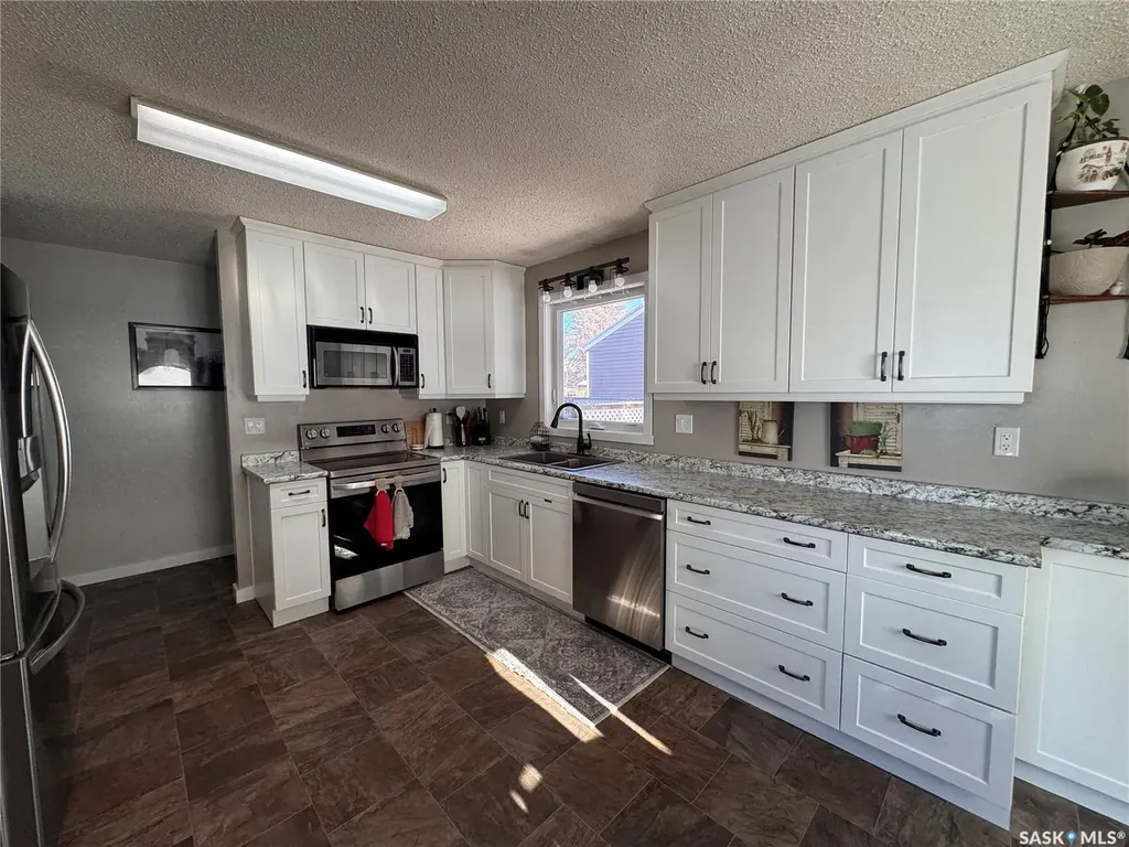 415 3rd Avenue W Biggar SK S0K 0M0