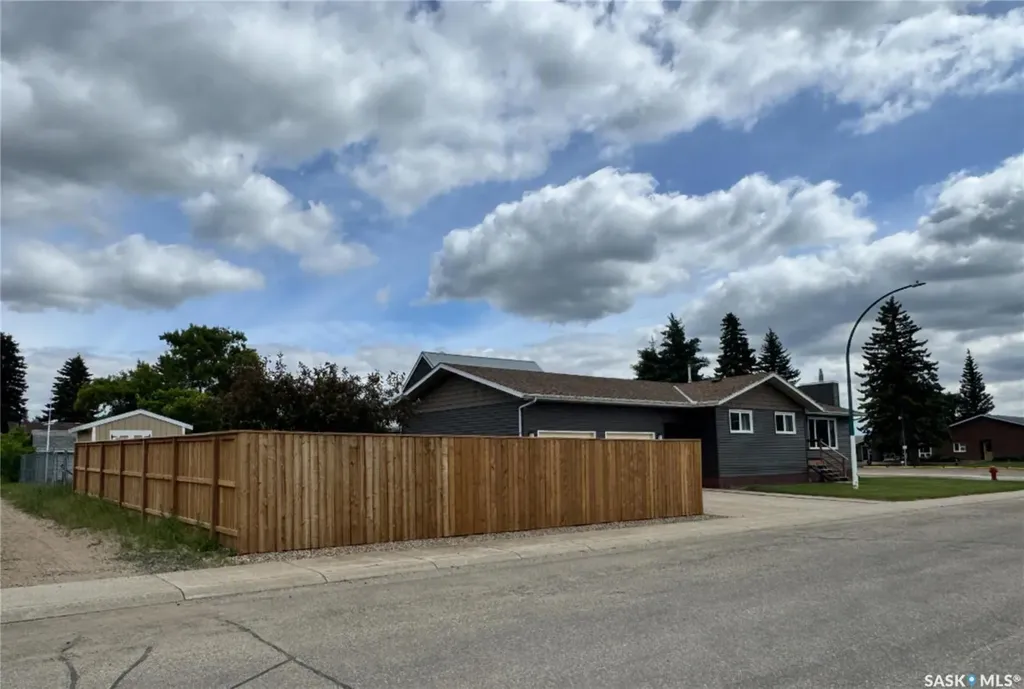 415 3rd Avenue W Biggar SK S0K 0M0