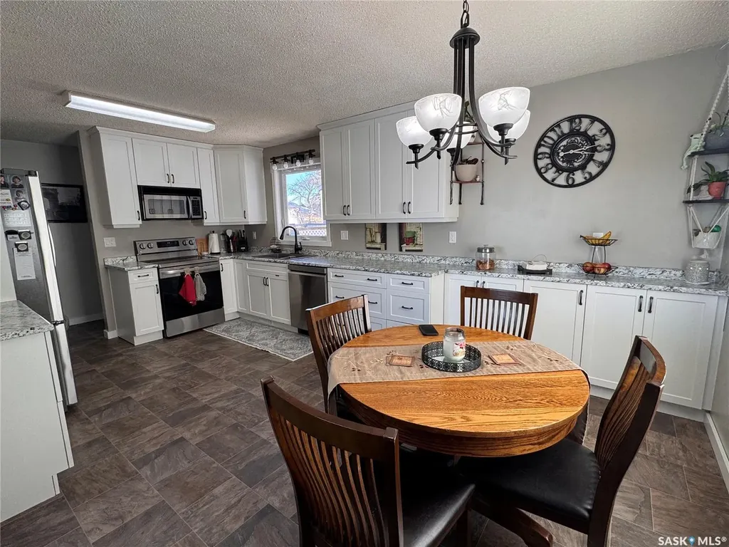 415 3rd Avenue W Biggar SK S0K 0M0